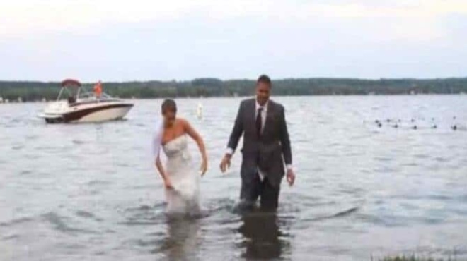 o-iereas-itan-etoimos-na-archisei-to-mystirio-toy-gamoy-kai-o-gampros-efyge-trechontas-apo-tin-ekklisia-gia-ton-pio-apisteyto-logo-402506