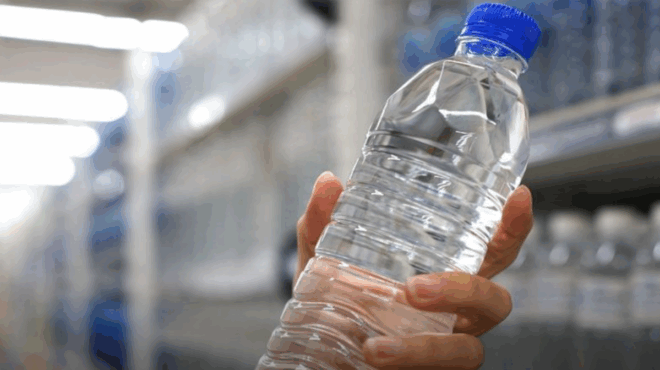 ligei-to-nero-ti-prepei-na-prosexeis-prin-pieis-apo-ena-xechasmeno-mpoykali-402647