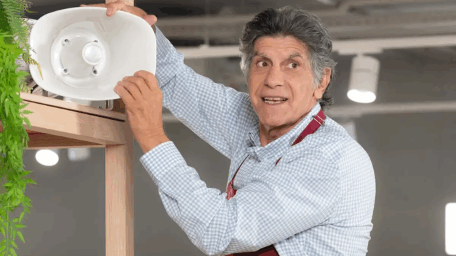 tha-kanei-thraysi-o-giannis-mpezos-epistrefei-stin-tileorasi-me-ayti-tin-seira-403085