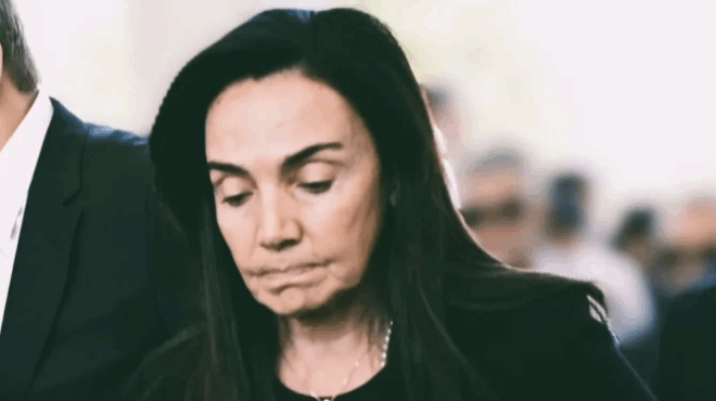 se-mia-adeia-i-ekklisia-i-g-samara-zitise-na-anoixoyn-to-feretro-kai-eklapse-me-ligmoys-tin-kori-tis-403094