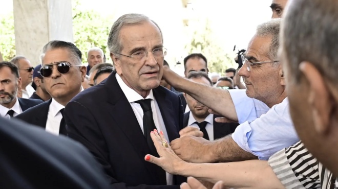 antonis-samaras-i-kinisi-toy-proin-prothypoyrgoy-molis-eide-ton-kosmo-poy-sygkentrothike-gia-tin-kideia-tis-koris-toy-lenas-402858