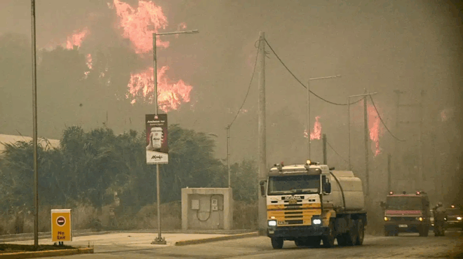 se-katastasi-ektaktis-anagkis-i-ellada-amp-8211-kaigontai-spitia-se-aytes-tis-perioches-403299