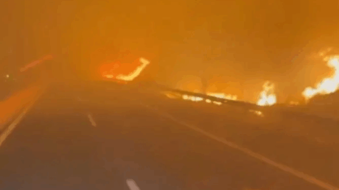 vinteo-sok-apo-tin-ethniki-odo-patron-pyrgoy-oi-floges-echoyn-ftasei-sto-odostroma-403367