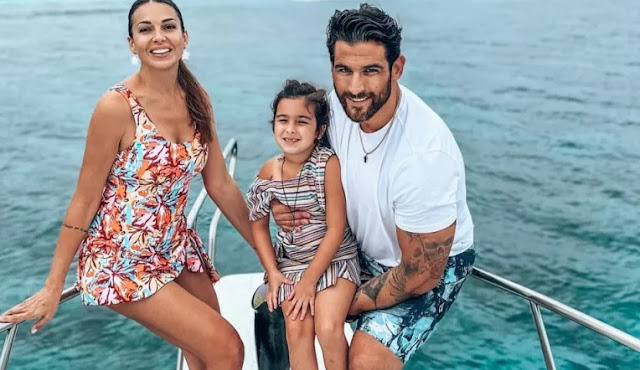 eleni-chatzidoy-exalli-me-ta-arnitika-scholia-gia-tin-pethera-tis-mas-ta-kanate-tsoyrekia-403061