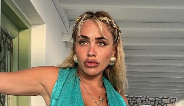 telos-ta-foyskomena-cheili-gia-tin-koni-metaxa-evgale-to-yaloyroniko-kai-einai-pio-omorfi-apo-pote-amp-8211-aytos-einai-o-logos-399939