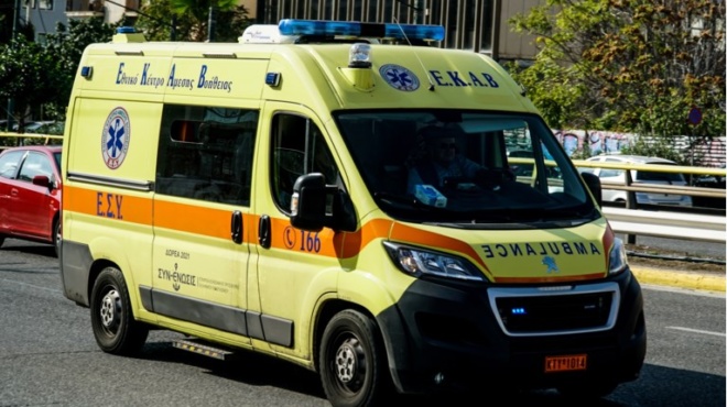 epeigoysa-diakomidi-gia-dichrono-koritsaki-sti-lamia-poy-chtypise-sovara-sto-kefali-400177