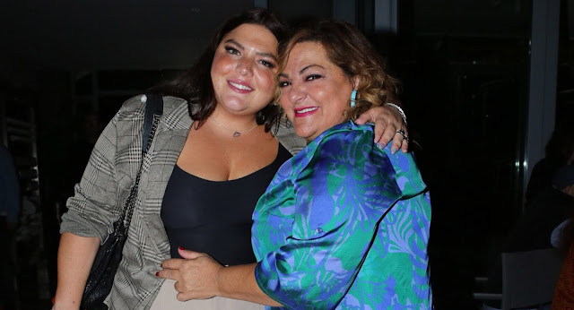 danai-mparka-adynatismeni-kai-ananeomeni-se-nea-tieloptiki-emfanisi-doylepse-me-ton-eayto-tis-kai-ta-katafere-400184