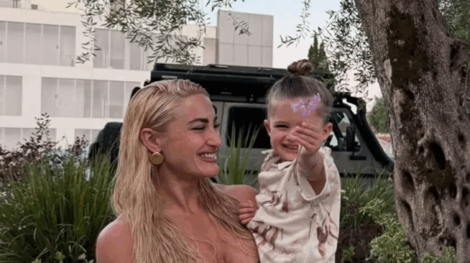 ioanna-toyni-apanta-gia-tin-apoysia-toy-gioy-tis-apo-ta-genethlia-tis-403763