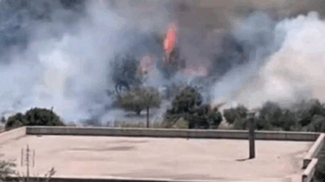 nea-megali-fotia-tora-stin-ellada-kaigetai-nea-periochi-synagermos-gia-floges-konta-sta-spitia-404328