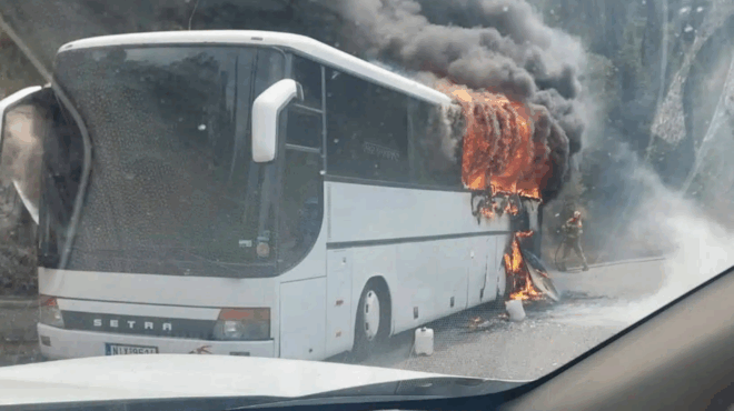 fotia-se-toyristiko-leoforeio-stin-kerkyra-sothikan-oi-epivates-404392