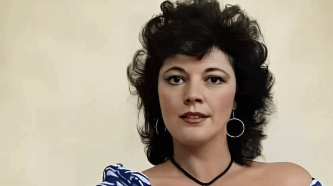 i-gynaikara-kaiti-papanika-to-tpagiko-telos-tis-kai-o-pasignostos-syzygos-tis-404473