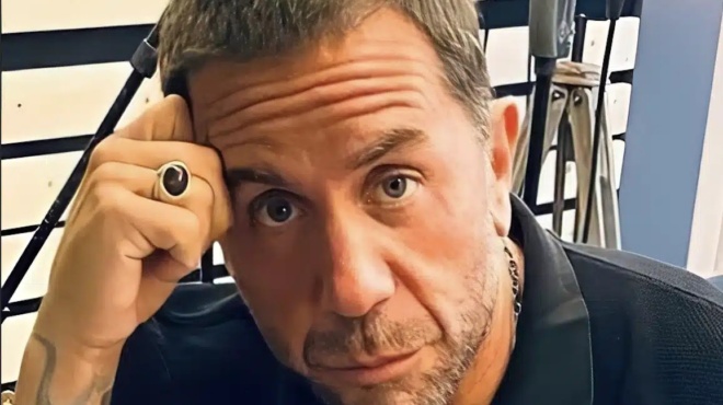 espase-ti-siopi-toy-tora-o-mazonakis-mesa-apo-tin-psychiatriki-kliniki-me-tylixan-403879