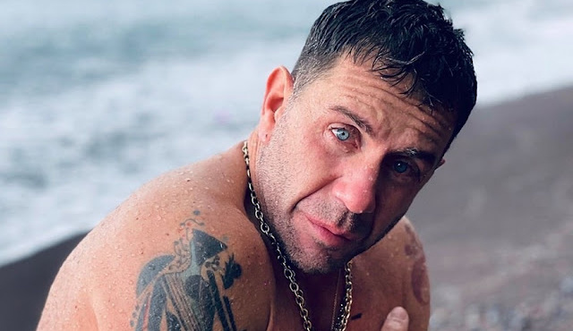 mazonakis-oi-paraisthiseis-kai-ta-logia-poy-tromaxan-toys-dikoys-toy-prin-ti-nosileia-404017