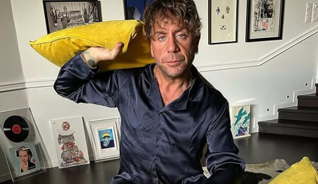 giorgos-mazonakis-kai-kapoioi-isos-kai-na-chairontai-to-xespasma-toy-dimosiografoy-tasoy-tergiaki-404030