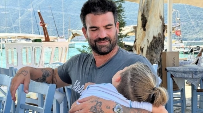 apantise-o-dimitris-alexandroy-sta-osa-eipe-i-toyni-gia-tin-apoysia-toy-pari-apo-ta-genethlia-tis-404788