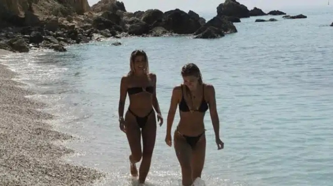 dyo-apo-tis-omorfoteres-ellinides-tis-choras-me-fysiki-omorfia-kanoyn-diakopes-kai-entyposiazoyn-me-tis-aitheries-analogies-toys-405166