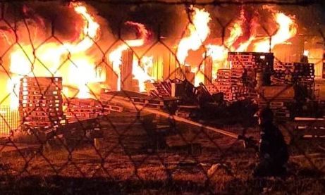 terastia-fotia-se-pasignosto-ergostasio-chartikon-amp-8211-kleistoi-oi-dromoi-amp-8211-ekkenoseis-stin-periochi-405357