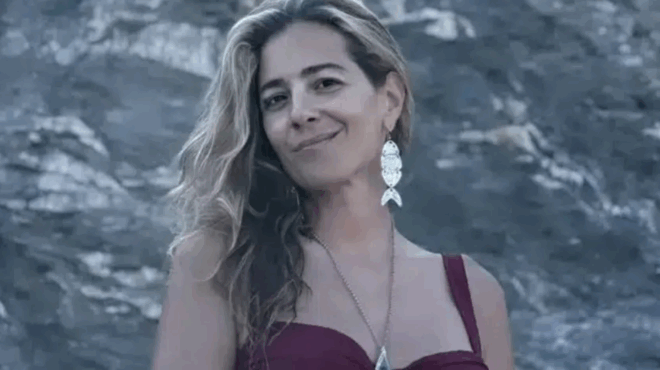 xegnoiastes-stigmes-perna-sti-folegandro-i-natassa-mpofilioy-406823