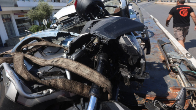 diplos-thrinos-sta-mayra-dyo-oikogeneies-nekroi-kai-oi-2-me-tis-michanes-toys-o-enas-stin-petroy-ralli-ki-o-allos-stin-ag-paraskeyi-405477