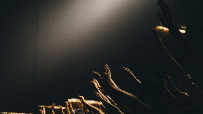 tragodia-sti-synaylia-nekros-andras-meta-apo-ptosi-stis-exedres-400684