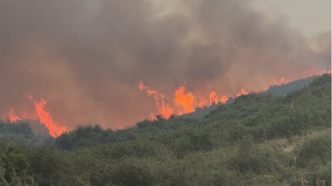 nea-megali-fotia-tora-xespase-stin-ellada-amp-8211-3-aeroskafi-kai-ena-elikoptero-richnoyn-synechos-nero-amp-8211-megali-anisychia-405752