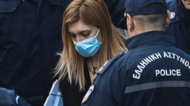 ta-espase-ola-kai-fonaze-1-pragma-sok-me-ayto-poy-ekane-i-royla-pispirigkoy-molis-gyrise-sto-keli-tis-i-apokalypsi-sygkratoymenis-tis-408535