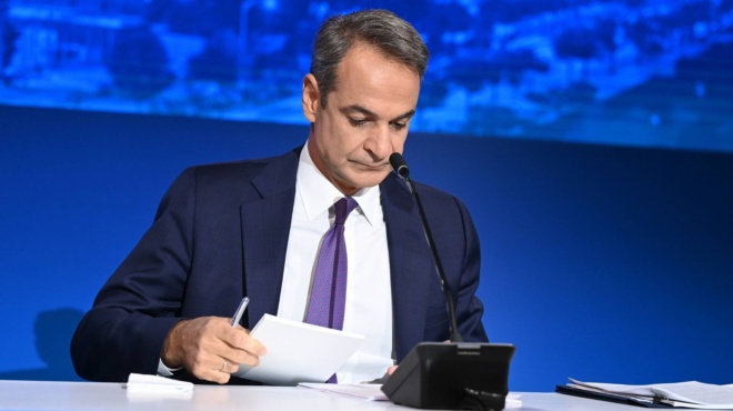 deth-ayta-einai-ta-11-metra-mitsotaki-gia-ti-mesaia-taxi-amp-8211-dinei-amp-8230-lefta-kai-anasa-se-4-ekatommyria-polites-408620