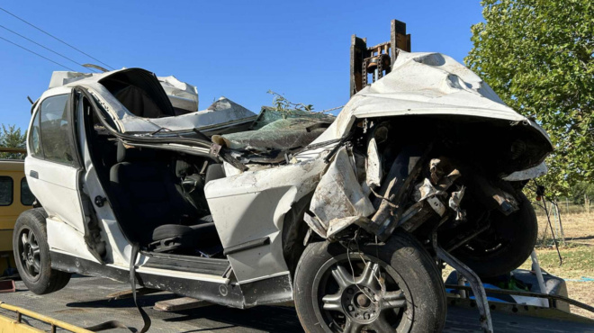 klaiei-o-theos-pano-apo-tin-kastoria-peplo-penthoys-pano-apo-tin-poli-simera-oi-kideies-ton-16chronon-paidion-amp-8211-synevi-kati-kai-frenare-amp-8230-408020