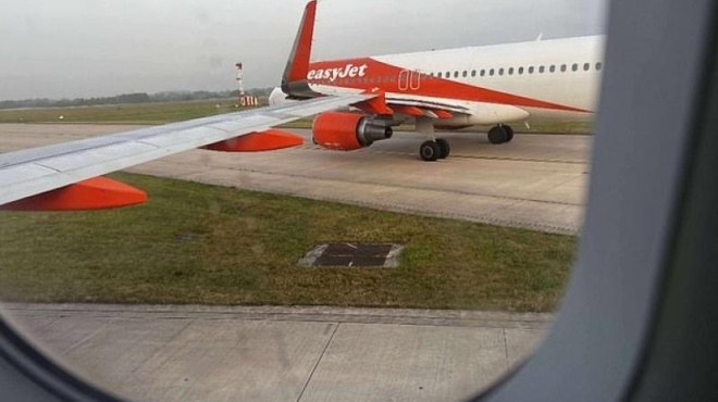 sygkroystikan-2-aeroplana-gnostis-etaireias-tromos-gia-epivates-pos-egine-foto-404008