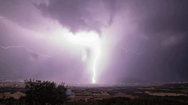 adianoito-ayto-poy-synevi-chthes-stin-ellada-kai-pano-apo-toys-misoys-ellines-den-echoyn-idea-amp-8230-amp-8211-to-fainomeno-poy-katagrafike-408623