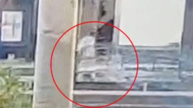 sokaristikes-apokalypseis-gia-to-palaio-faliro-to-3chrono-koritsaki-zygize-8-kila-kai-oi-goneis-toy-to-chtypoysan-400180