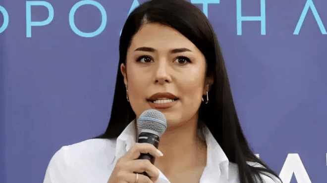 indos-o-35chronos-odigos-poy-trakare-tin-afroditi-latinopoyloy-kai-tin-egkateleipse-407873