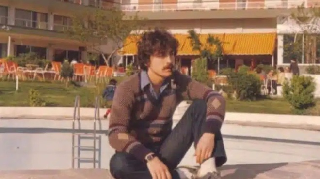 efyge-adoxa-sta-35-toy-o-pio-semnos-ellinas-tragoydistis-poy-ermineyse-to-kommati-poy-latrepsame-402511