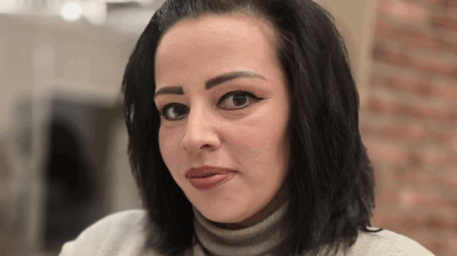 53chronos-dolofonise-tin-34chroni-ellinida-syntrofo-toy-amp-8211-tin-machairose-mprosta-ston-gio-tis-404898