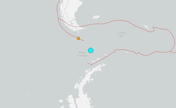 kokkinos-synagermos-amp-8211-chtypise-terastios-seismos-7-5-richter-amp-8211-proeidopoiisi-gia-gigantio-tsoynami-405979