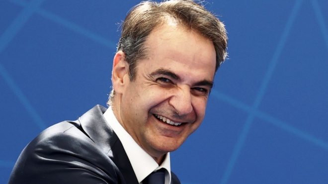kyriakos-mitsotakis-ekane-photobombing-ston-tzokovits-kai-ta-scholia-gia-ti-gkrimatsa-toy-epesan-vrochi-400224