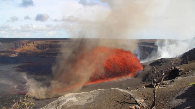 kokkinos-synagermos-exerragi-xafnika-to-ifaisteio-meta-toys-seismoys-deite-iine-eikona-apo-tin-ekrixi-406426