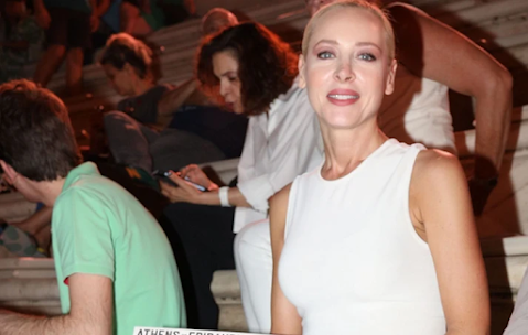 faii-xyla-anevase-epikindyna-ti-thermokrasia-sto-instagram-me-to-kokkino-magio-stin-pisina-kai-to-vathy-ntekolte-401467