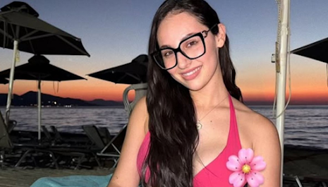 i-klavdia-anevase-tin-proti-fotografia-gia-fetos-me-magio-ki-echei-kormara-403692