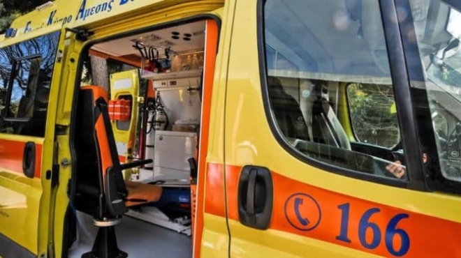 sok-vrethhke-molis-nekph-epese-apo-tis-skales-sto-spiti-tis-kai-pethane-408351