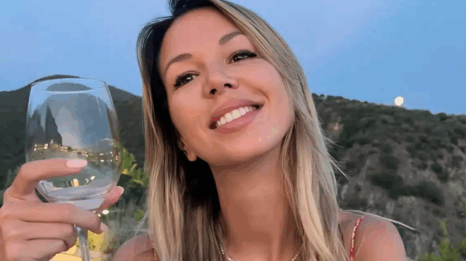 alexandra-nikola-doy-ena-tepas-vrethike-mprosta-tis-kai-palepse-mechri-teloys-i-sygkinitiki-anartisi-tis-oikogeneias-tis-406729