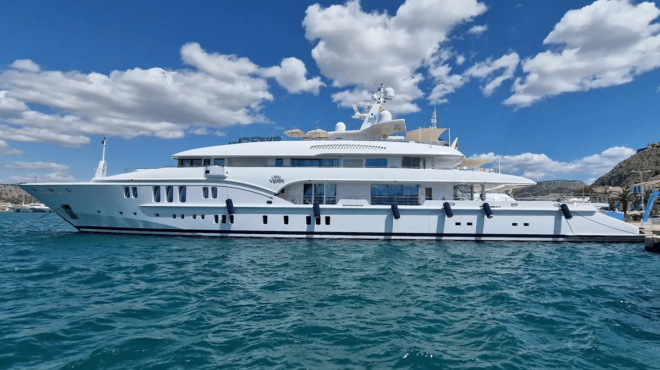 oli-i-tinos-etrive-ta-matia-tis-me-to-tepastio-giot-poy-eskase-sto-limani-molis-eidan-poianoy-ellina-einai-403937