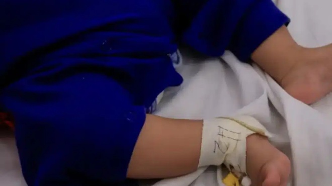 nea-fpikn-mitera-ekapse-to-3-minon-moro-tis-me-pistolaki-mallion-mechri-thanatoy-404158