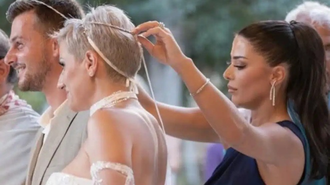 afroditi-latinopoyloy-koympara-me-archaio-elliniko-aera-to-yperocho-forema-poy-evale-407000