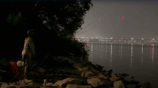 mystiriodes-ydrovio-plasma-spernei-ton-paniko-se-psara-ston-potamo-chan-to-vinteo-poy-egine-viral-sti-notia-korea-400365