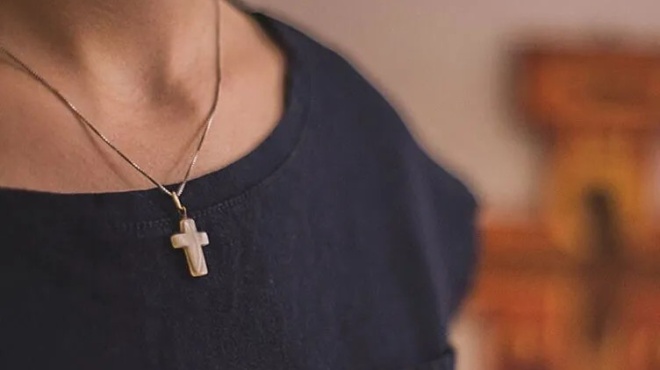 gia-aytoys-poy-forane-stayro-sto-laimo-415722