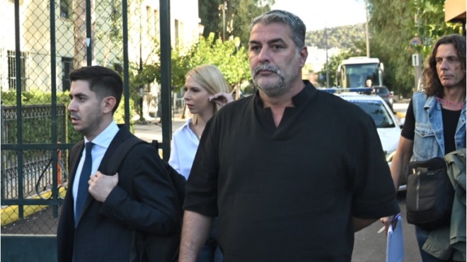 to-dierreysan-ayti-i-pasignosti-gynaika-vriskotan-mesa-sto-spiti-toy-mpismpiki-kai-anoixe-stoys-astynomikoys-amp-8211-eipe-oti-einai-amp-8230-kori-toy-417104