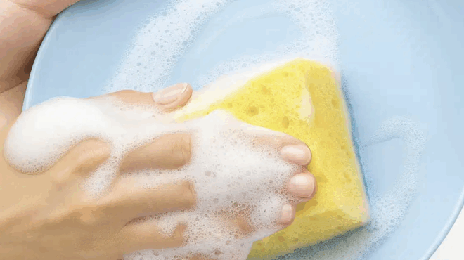 ayto-einai-to-epikindyno-piato-poy-poleitai-kai-stin-ellada-kai-molynei-ta-trofima-me-toxiki-oysia-deite-marka-kai-fotografia-410309