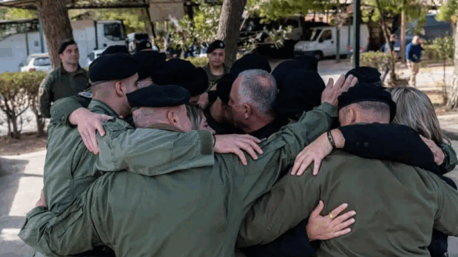 sygkinitiki-stigmi-sti-deth-oi-goneis-toy-adikochamenoy-archifylaka-giorgoy-lyggeridi-synantoyn-ti-dimoiria-toy-410831