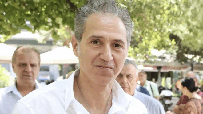 dimitris-kokotas-exelixeis-me-tin-ygeia-toy-otan-perpataei-sto-domatio-i-gynaika-toy-ekeinos-411161